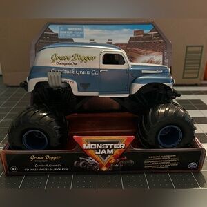 Monster Jam Grave Digger Chesapeake  1/24 Scale